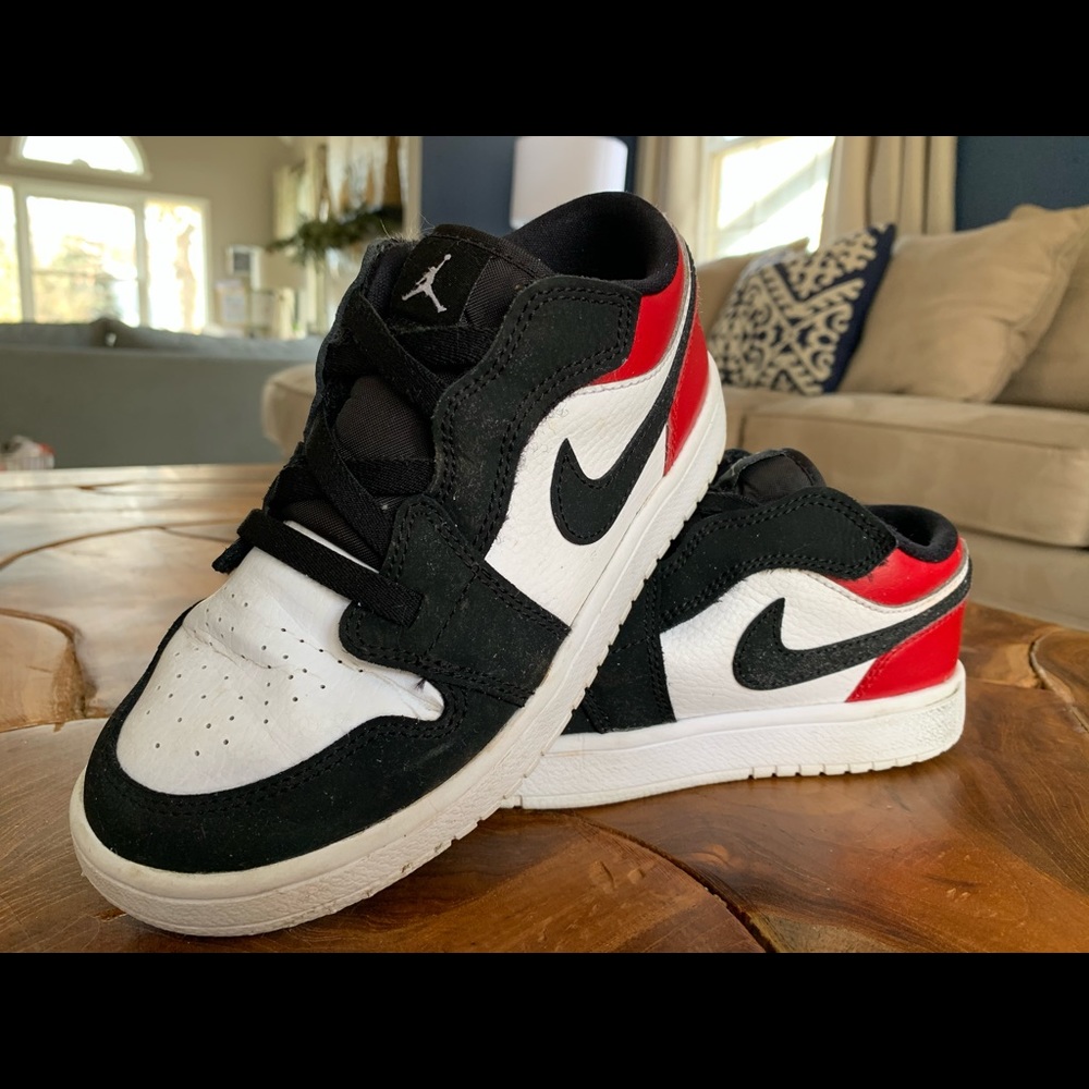 Youth Nike slip on sneakers!